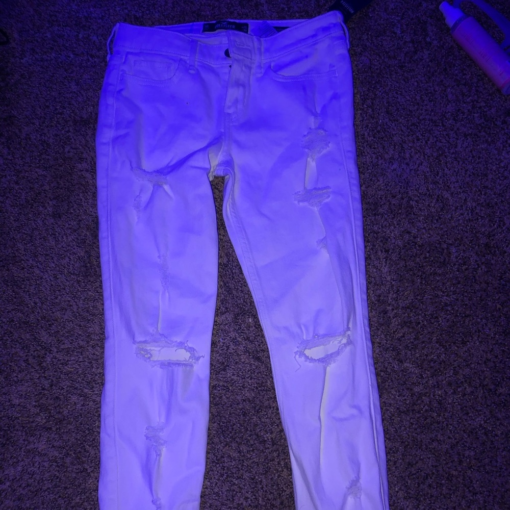 White hollister ripped jeans